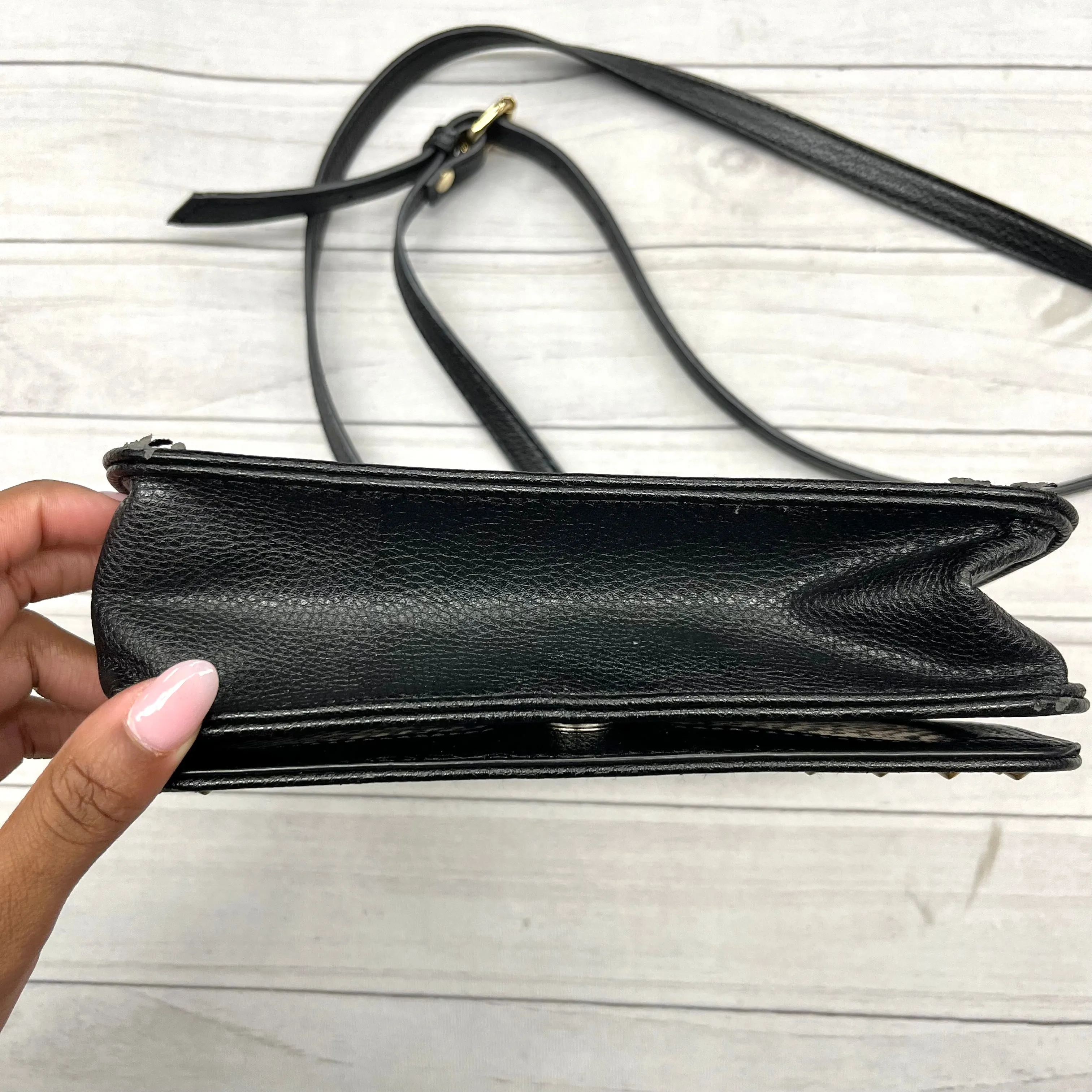 Crossbody By Big Buddha  Size: Medium