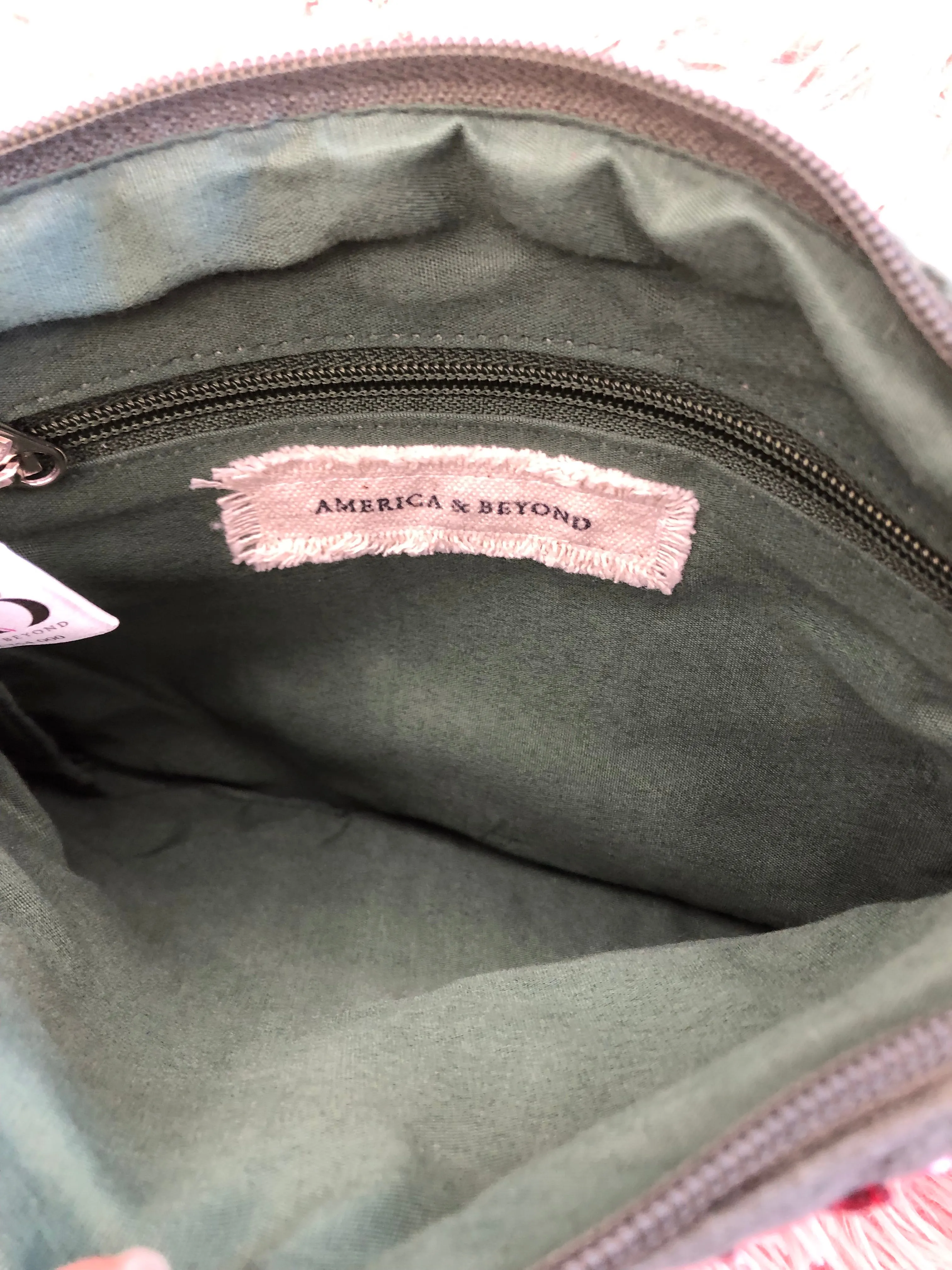 Crossbody Clothes Mentor, Size Small